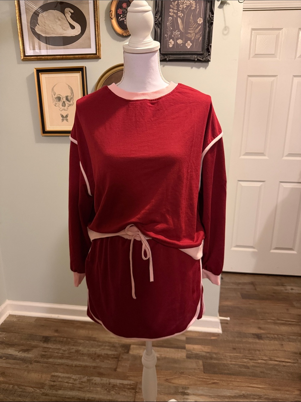 Cozy Two-Piece Knit Sweatshirt Set in Deep Red with Cream Trim